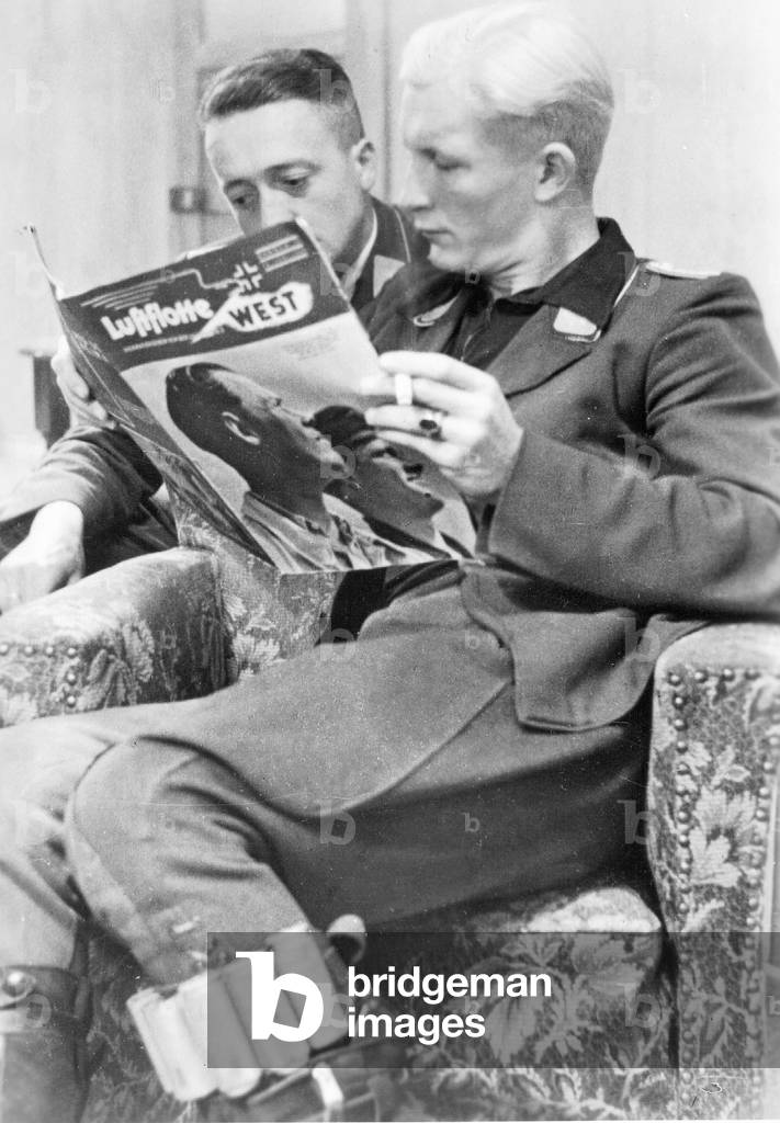 German pilots reading during the stand by (b/w photo)