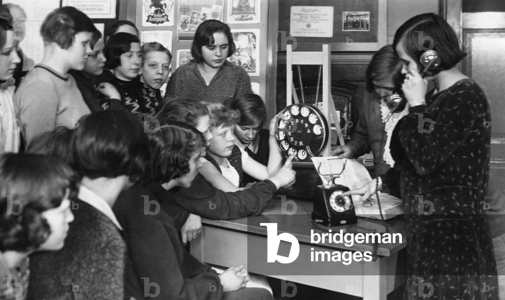 School class with telephone, 1930-1932