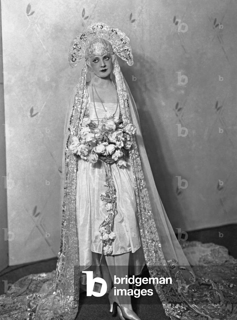 Bridal fashion, 1927 (b/w photo)