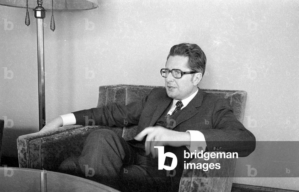 Hans-Jochen Vogel, 1971 (b/w photo)