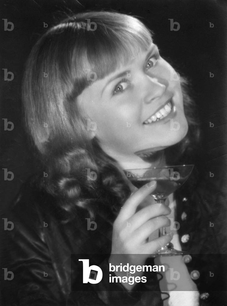 Portrait of a woman, 1931 (b/w photo)