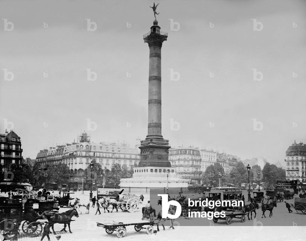 Traffic at the Place de la Bastille in Paris, 1914 (b/w photo)