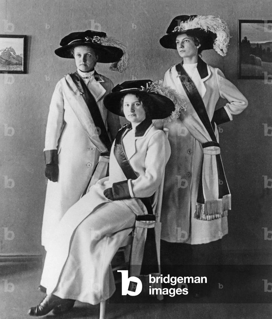 Members of the German Academic Women's Association, 1914 (b/w photo)