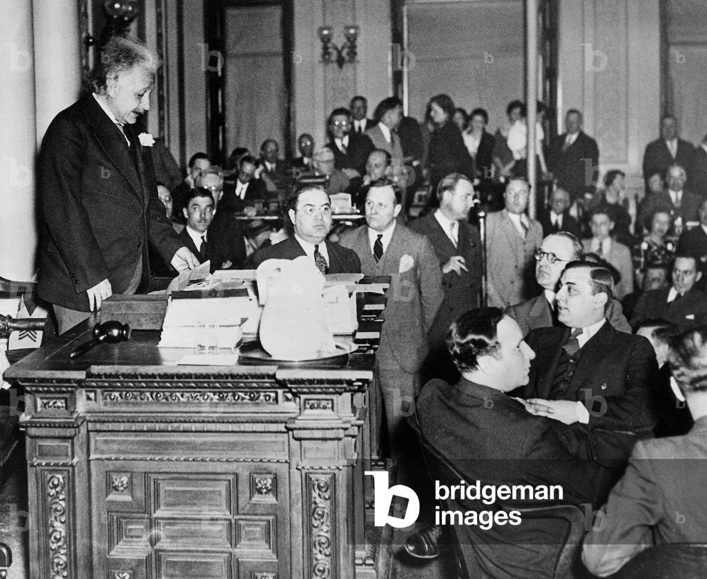 Albert Einstein holds a speech before a scientific organization, New Jersey, USA, 1934 (b/w photo)