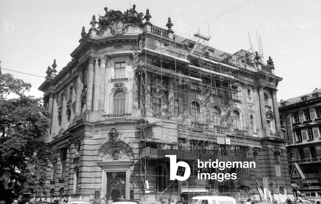 Building of the former Sueddeutsche Bank AG in Munich, 1954 (b/w photo)