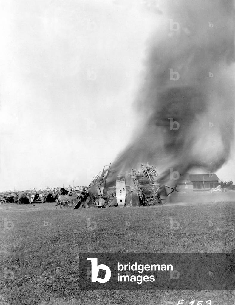 Incineration of German combat aircrafts in Griesheim, around 1920