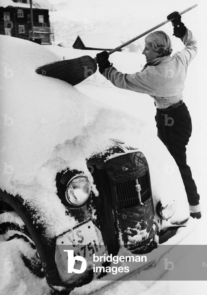 A car covered with snow in the winter, 1938 (b/w photo)