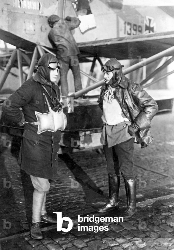 Crew of a German seaplane 1918 (b/w photo)