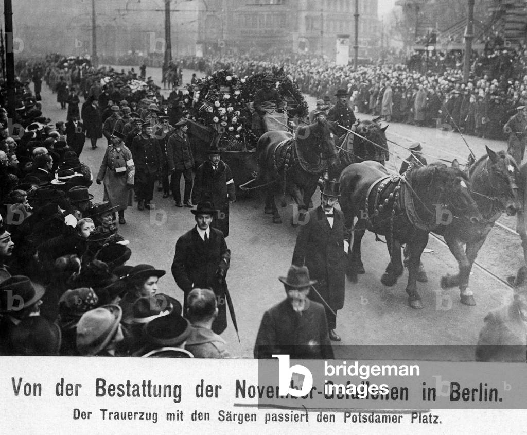 Funeral procession of the victims of the November Revolution, 1918