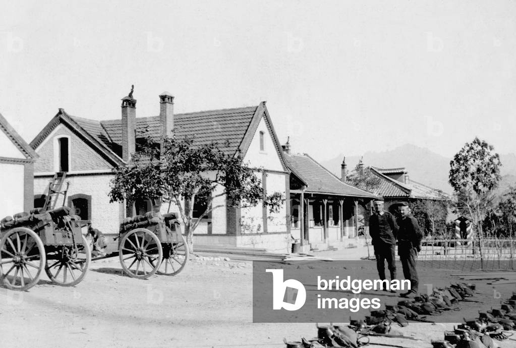 Soldiers' quarters of the German protection forces in Schatsekou, 1909 (b/w photo)