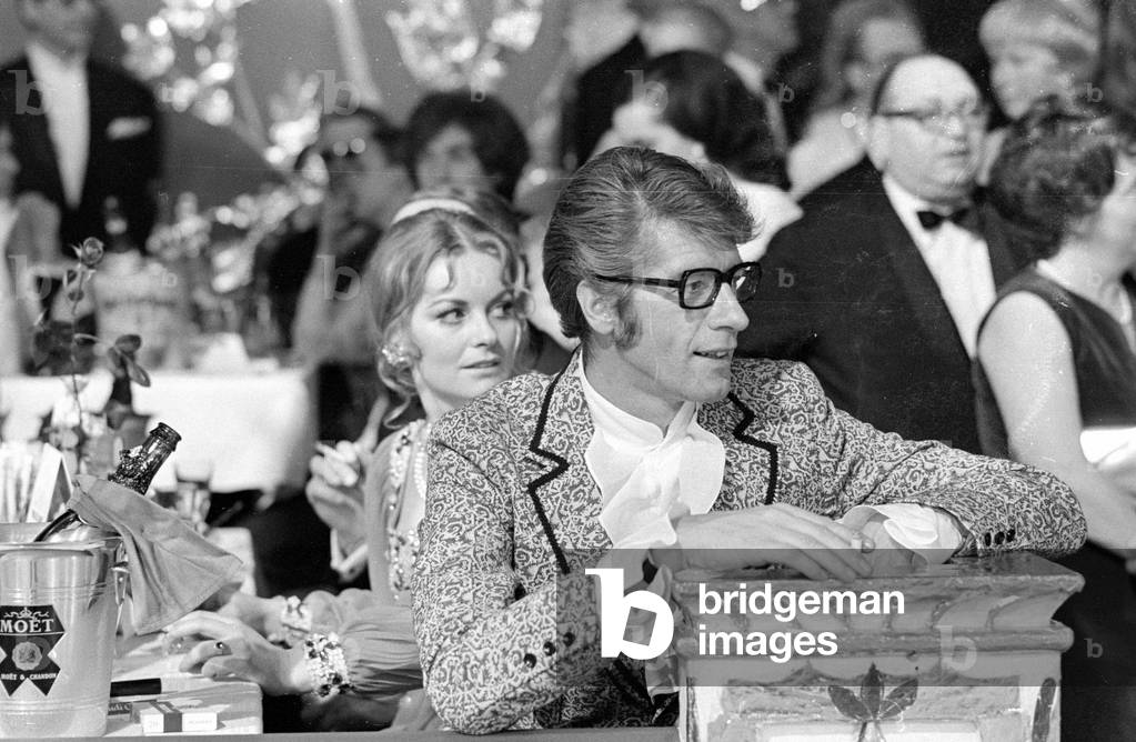 Rudi Carrell at the Film Ball Munich 1971 (b/w photo)