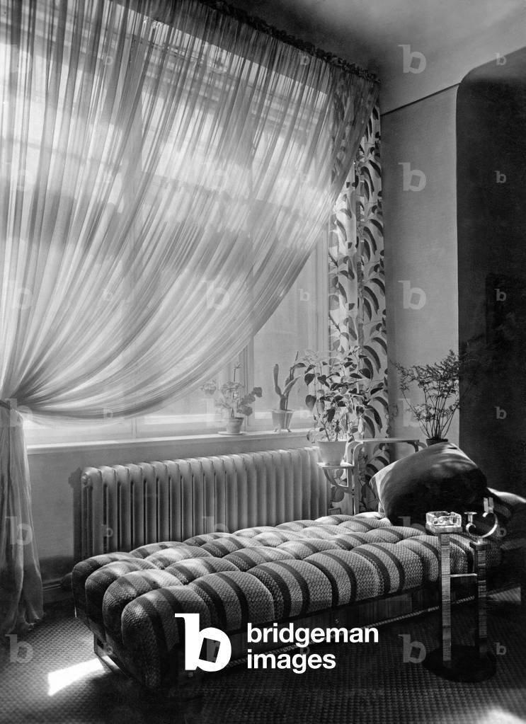 Lounger chair (b/w photo)