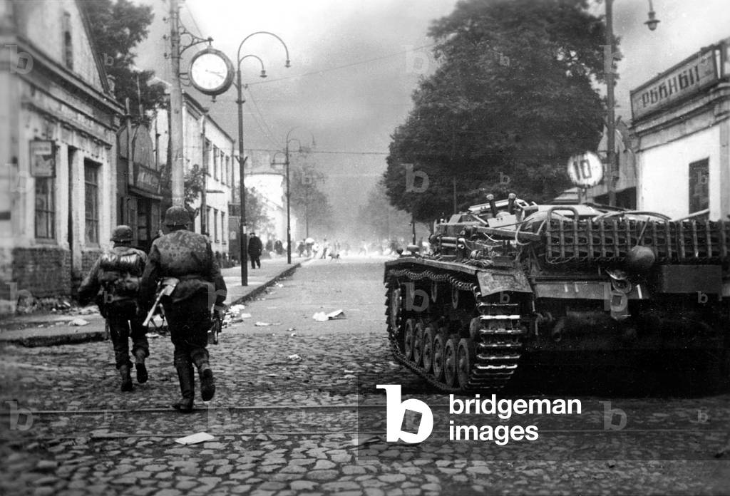 Tanks and Waffen SS during combat in a city on the Sea of Azov, 1941 (b/w photo)