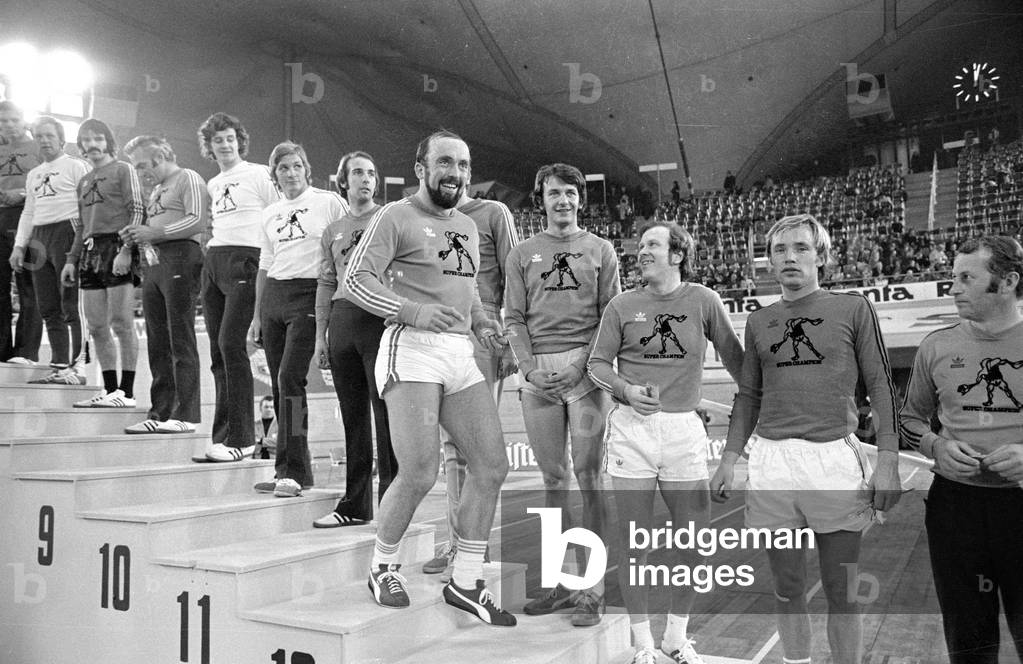 Klaus Wolfermann wins the Sportpressefest (Sports Press Festival) in Munich, 1974 (b/w photo)