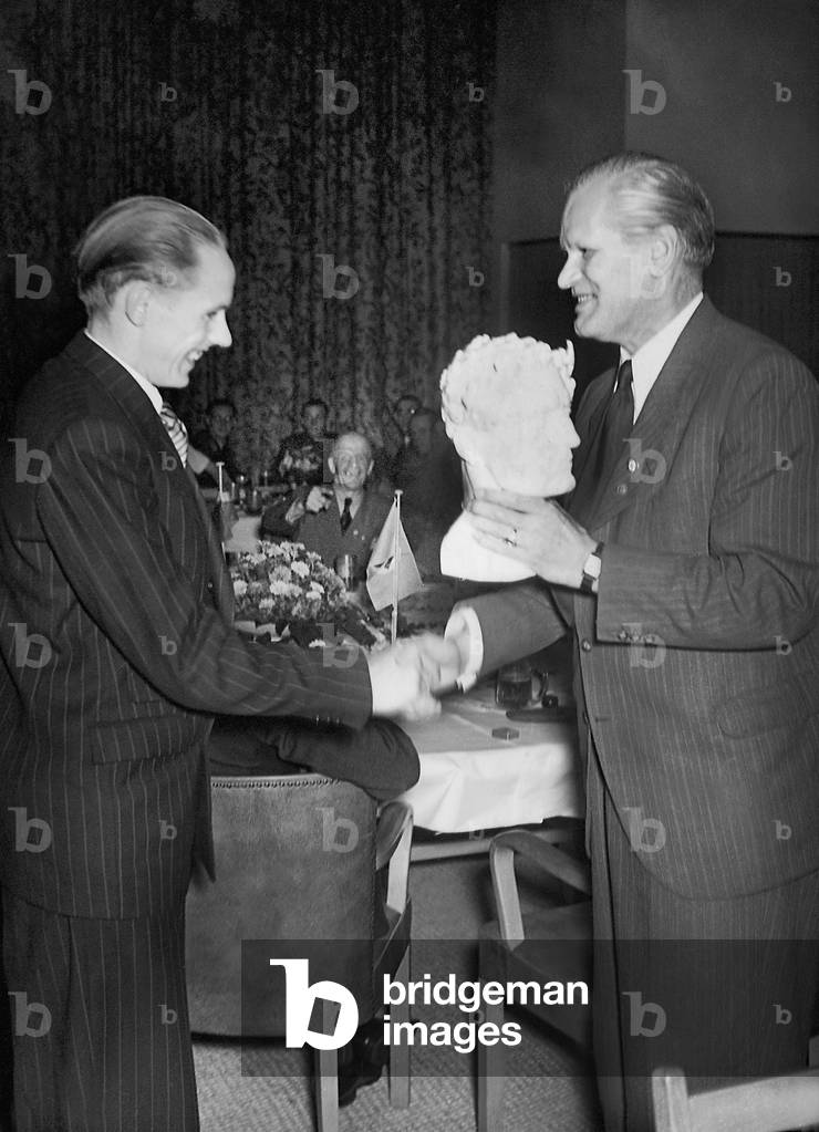 Gunder Hagg and Karl Ritter von Halt, 1942 (b/w photo)