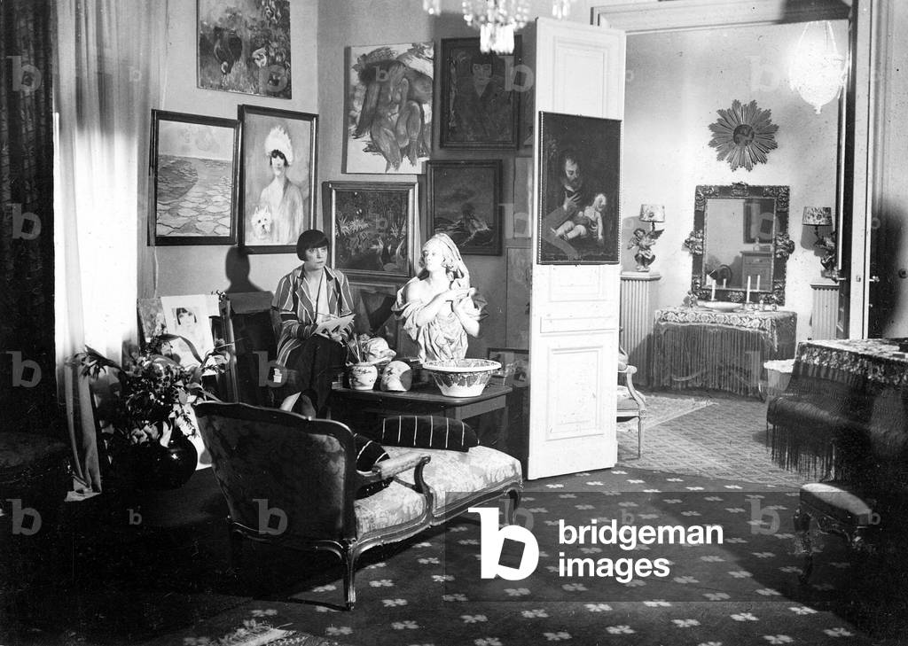 The Danish actress Asta Nielsen in her Berlin apartment, 1932 (b/w photo)