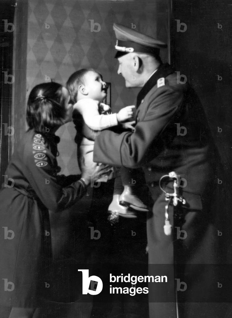 family with small child, 1939 (b/w photo)