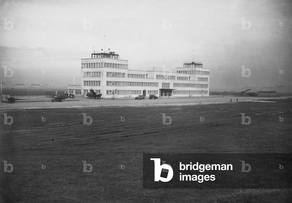 Oberwiesenfeld airport in Munich, 1930 (b/w photo)