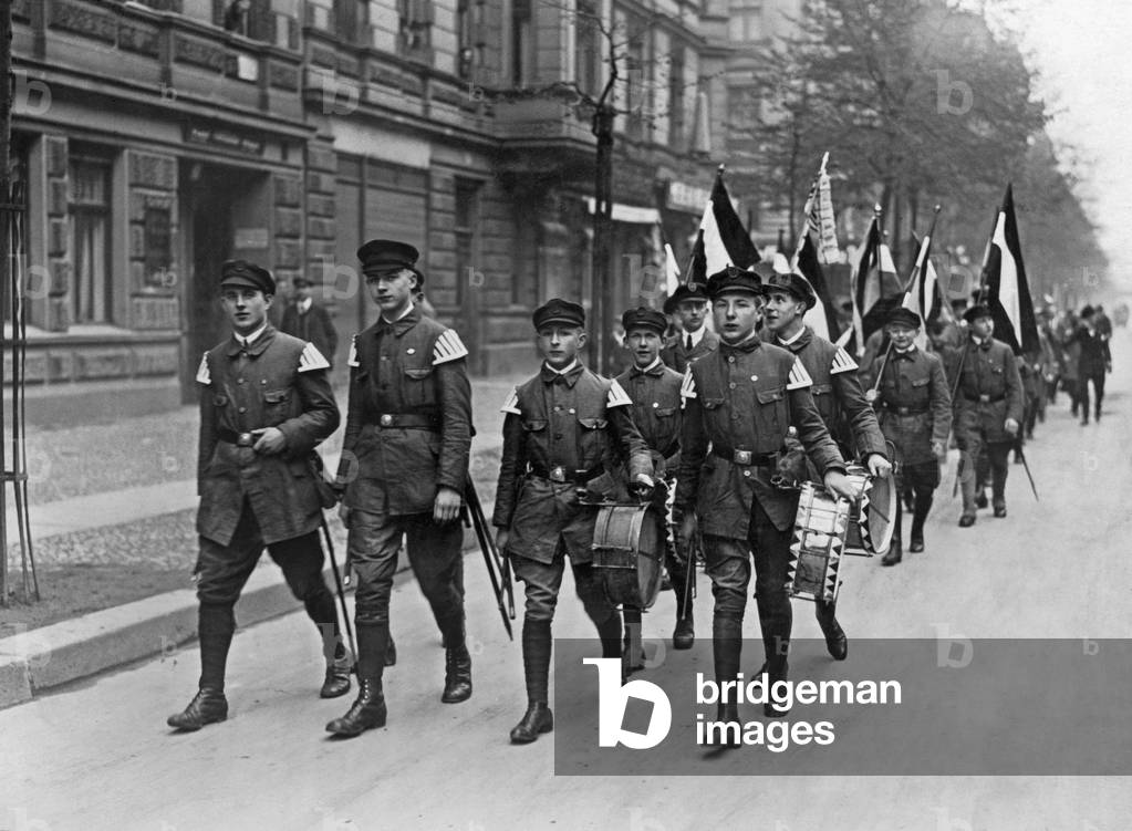 The street parade of the German National People's Party, 1925