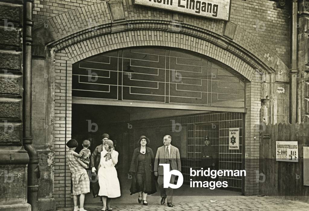 The Alexanderplatz city railway station in Berlin, 1931 (b/w photo)