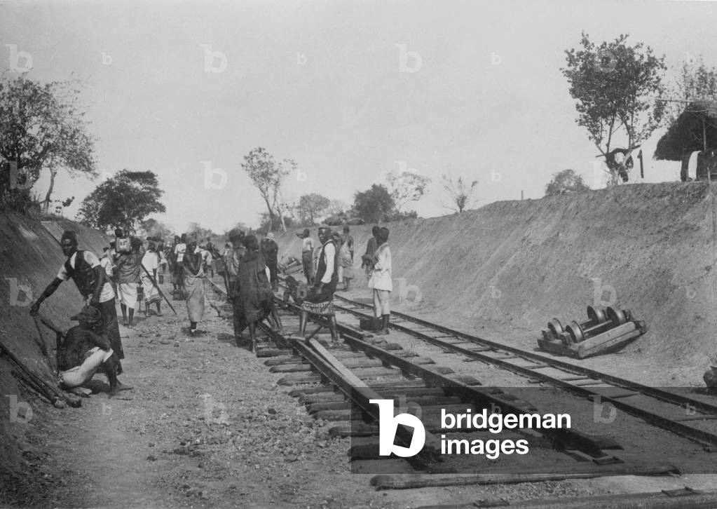 Construction of the railway from Dar es Salaam to Morogoro in the German colony of East Africa, 1907 (b/w photo)