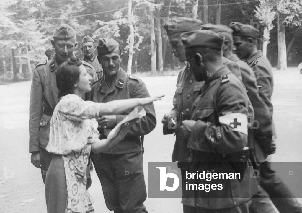 German soldiers in occupied France, 1940 (b/w photo)