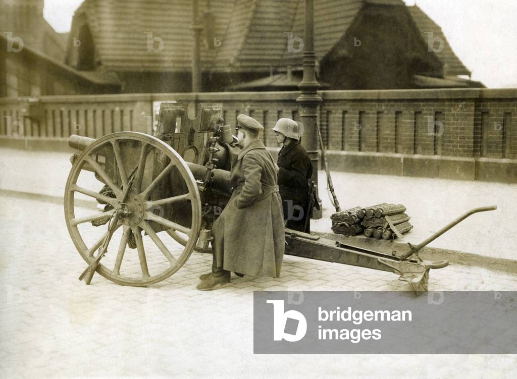 Gun of the government-loyal troops in Berlin, 1919
