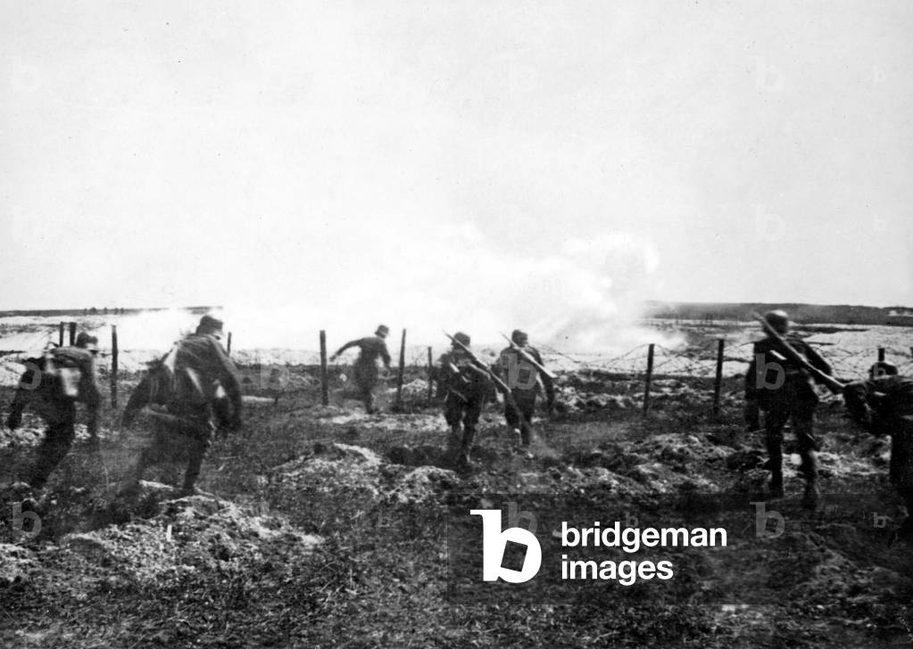 German soldiers attack a Russian position, 1917 (b/w photo)