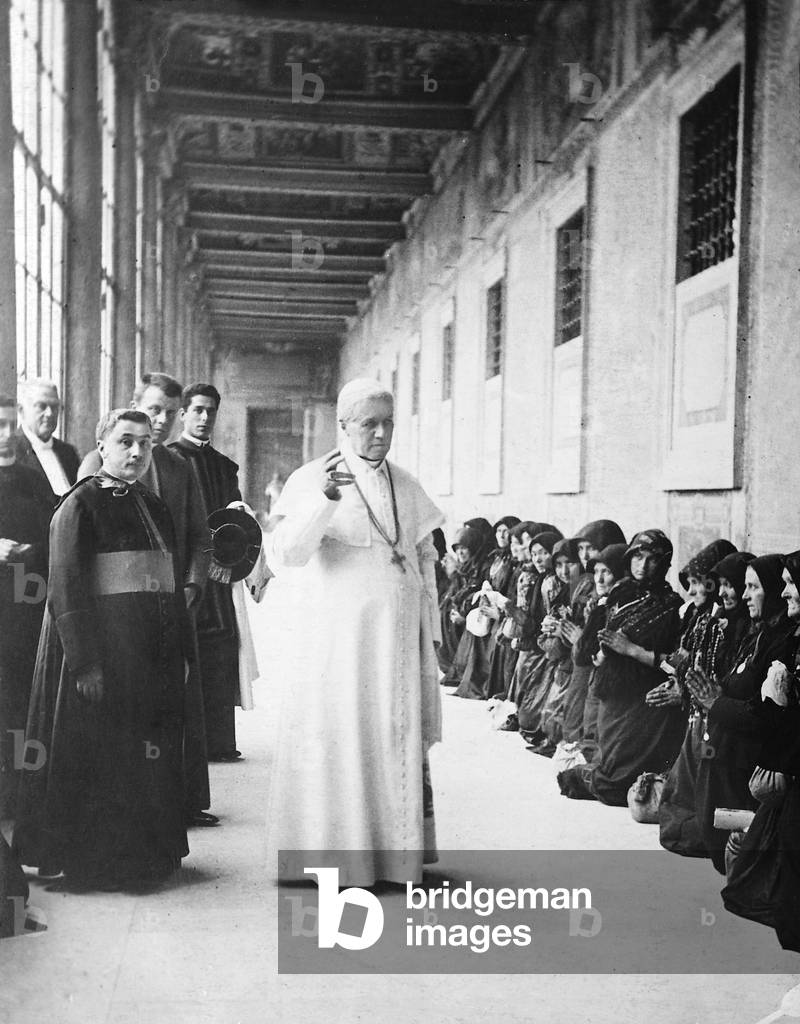 Pope Pius X. blesses Hungarian pilgrims, 1904 (b/w photo)