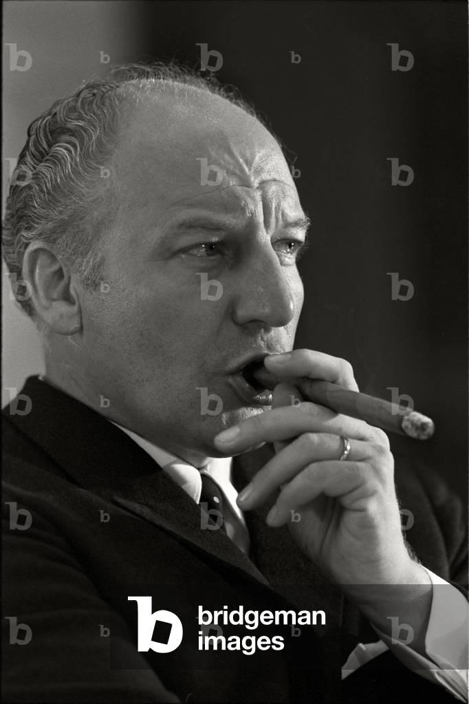 Walter Scheel at the party convention of the FDP in Nuremberg, 1969 (b/w photo)