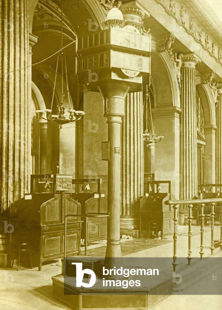 Stock price indicator in the stock exchange in Vienna, 1924 (b/w photo)