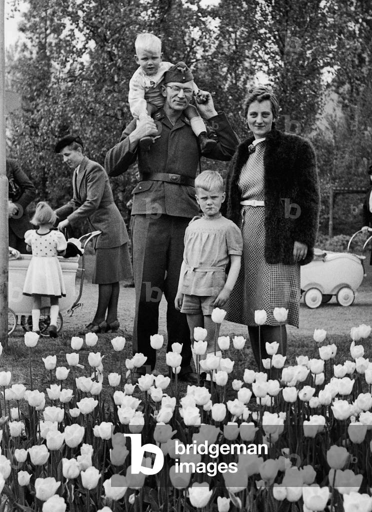 German family, 1943 (b/w photo)