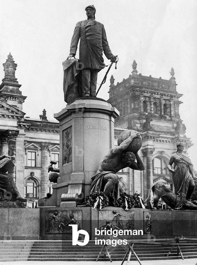 The memorial to Otto von Bismarck, Berlin, Germany, 1931 (b/w photo)