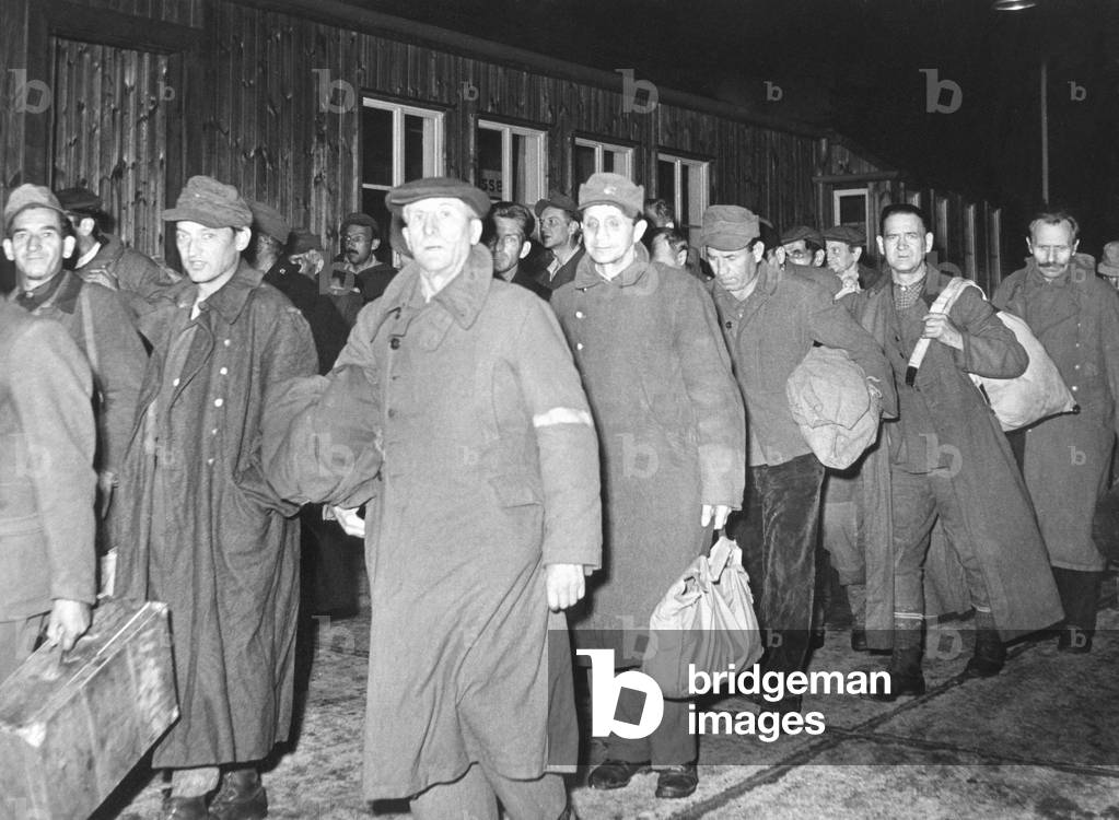 Homecomers from Russia in camp Friedland, 1950 (b/w photo)