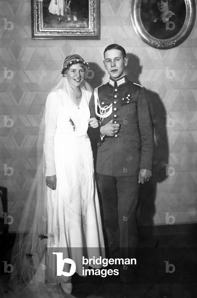 Bridal couple Werner von Blomberg and von Hammerstein, 1932 (b/w photo)