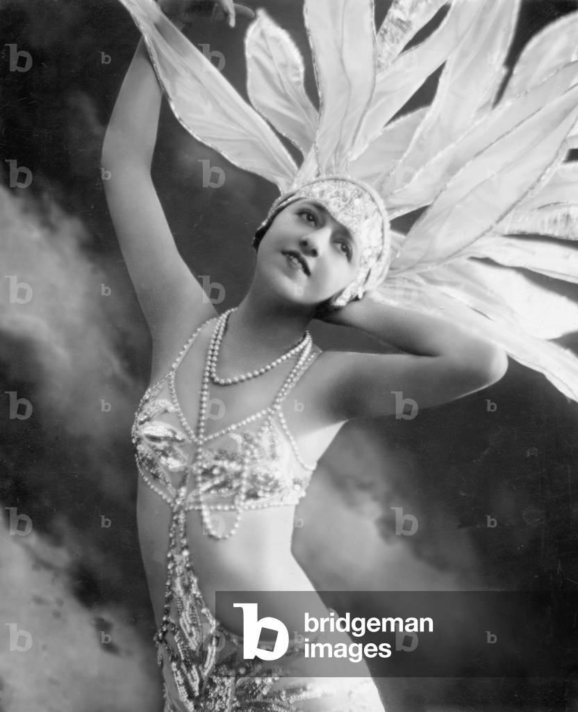 Marielle Kahna, Revue dancer, 1927 (b/w photo)
