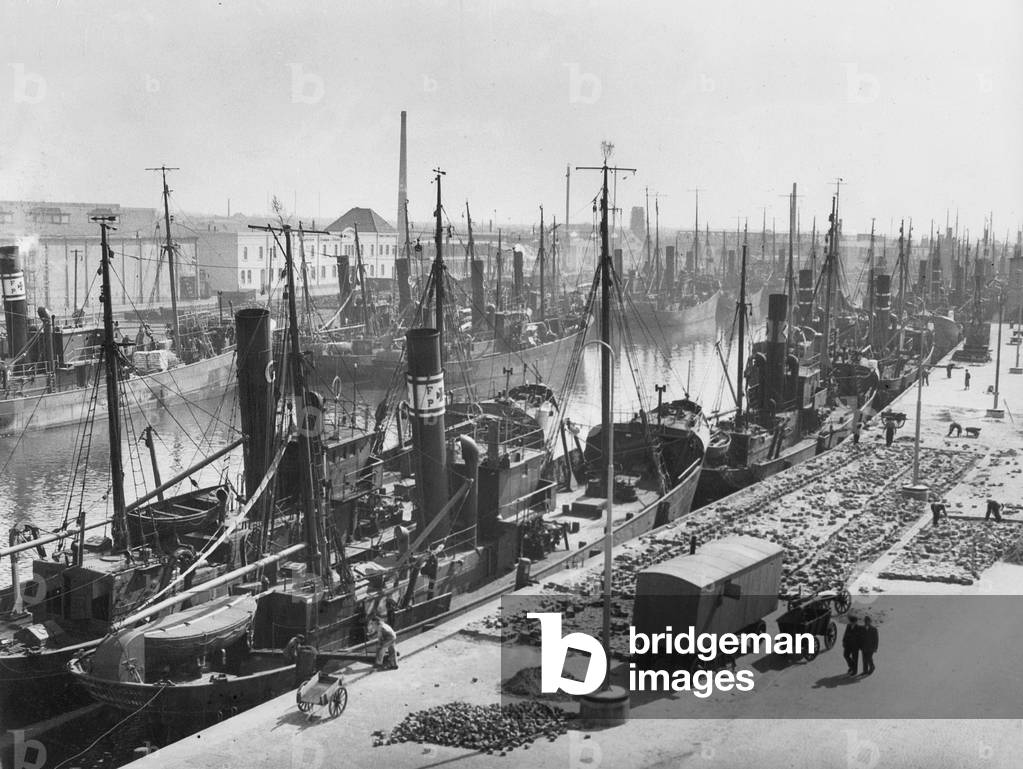 Fishing boats in the harbor of Bremerhaven, 1935 (b/w photo)