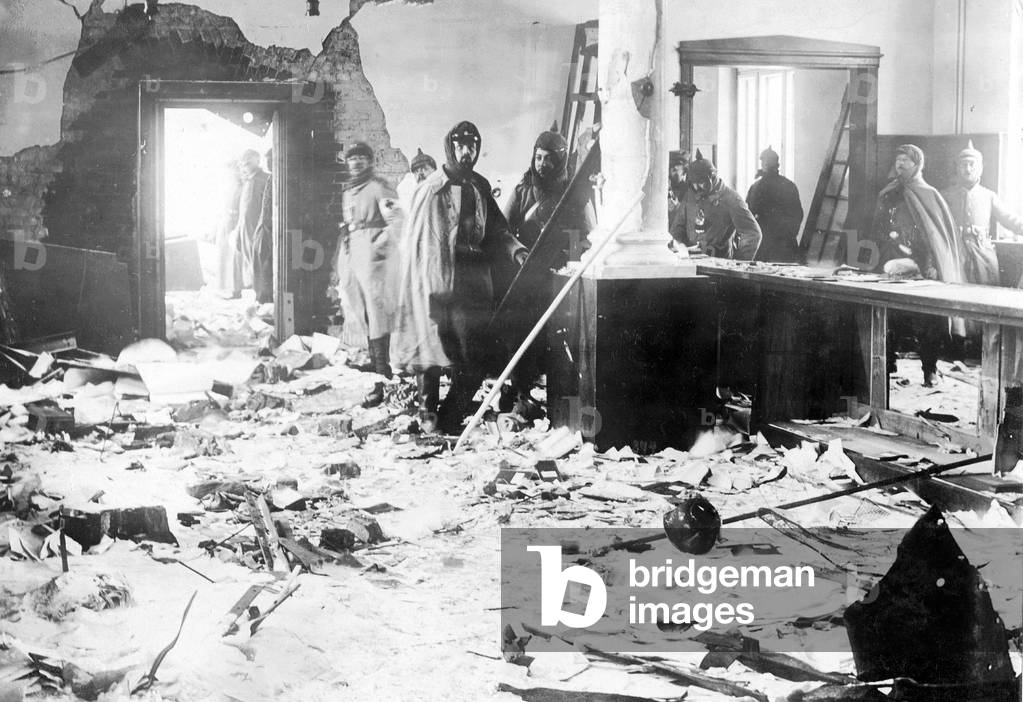 Destroyed bank in Dobrowolsk, 1915 (b/w photo)