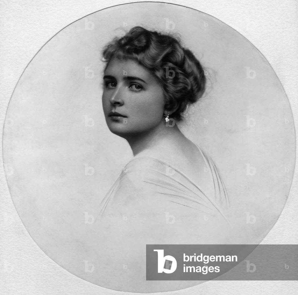 Portrait of a woman, 1916 (b/w photo)