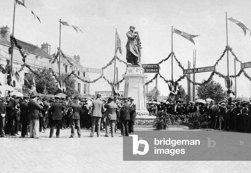 Unveiling of the monument to Alexandre Dumas the Elder in Villers-Cotterets, 1902 (b/w photo)
