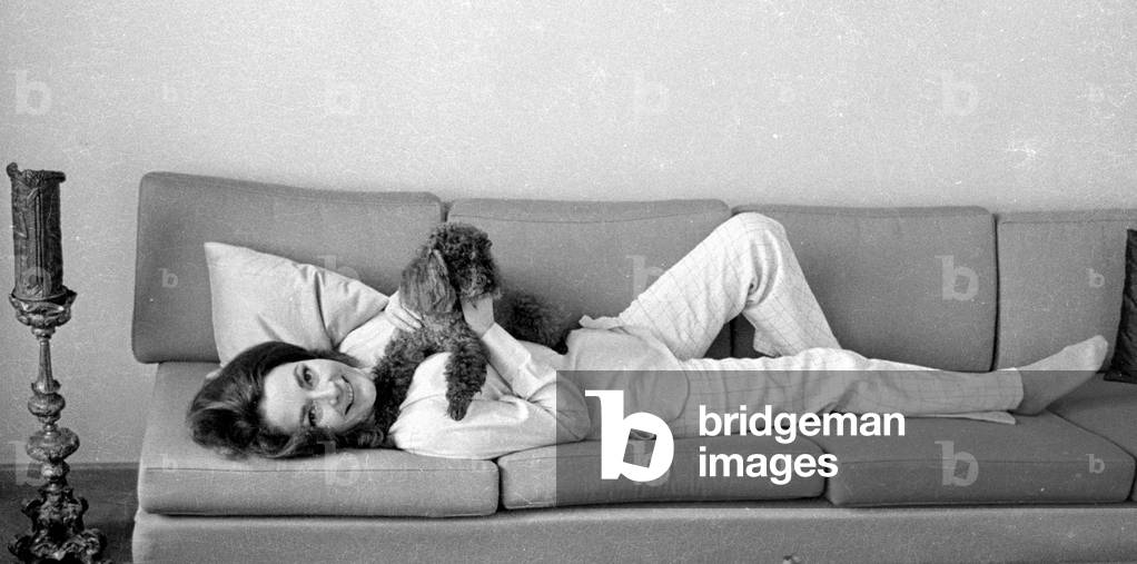 Karin Dor - home report, 1971 (b/w photo)