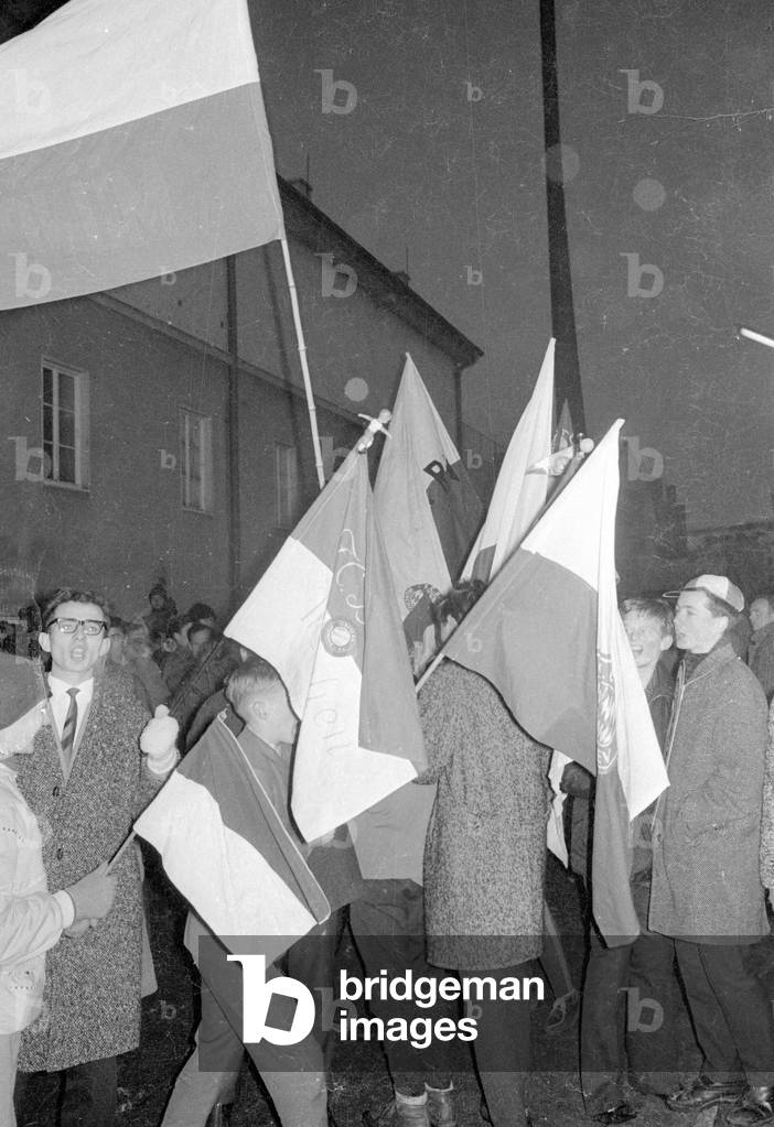 Fans of FC Bayern Munich, 1966 (b/w photo)