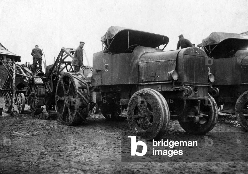 German-Austrian motor battery, 1916 (b/w photo)