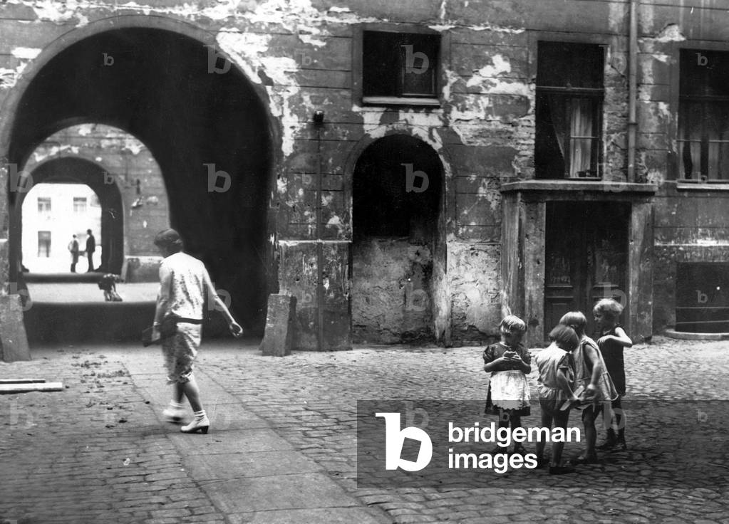 One of the six backyards of Meyers Hof in Berlin, 1932 (b/w photo)