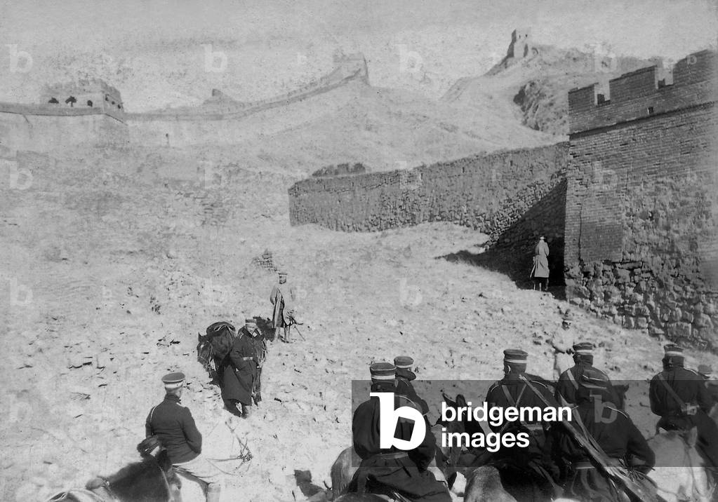 German soldiers at the 'Great Wall' (b/w photo)