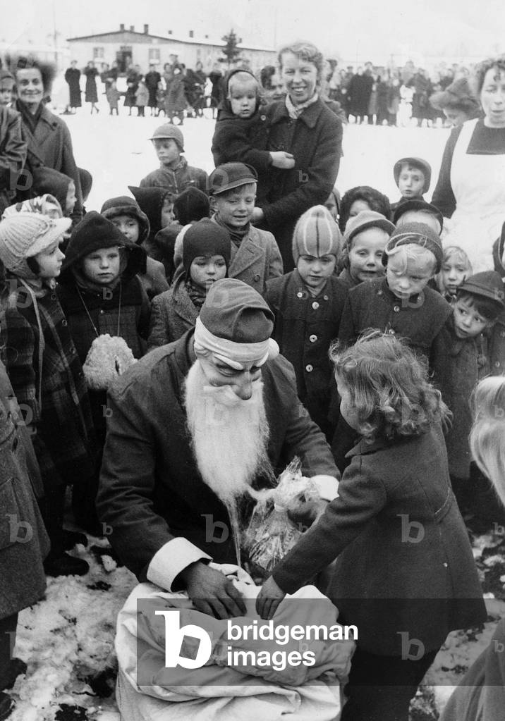 Christmas in the refugee camp, 1952 (b/w photo)