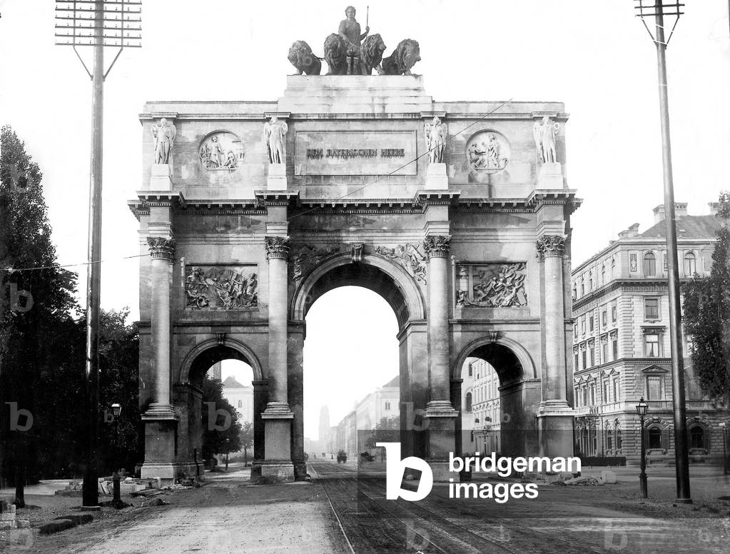 Siegestor (Victory Gate) in Munich (b/w photo)