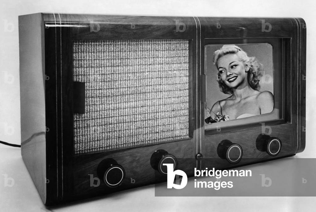 Historic television set, 1939  (b/w photo)