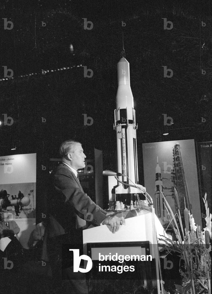 Wernher von Braun at the IVA, 1965 (b/w photo)