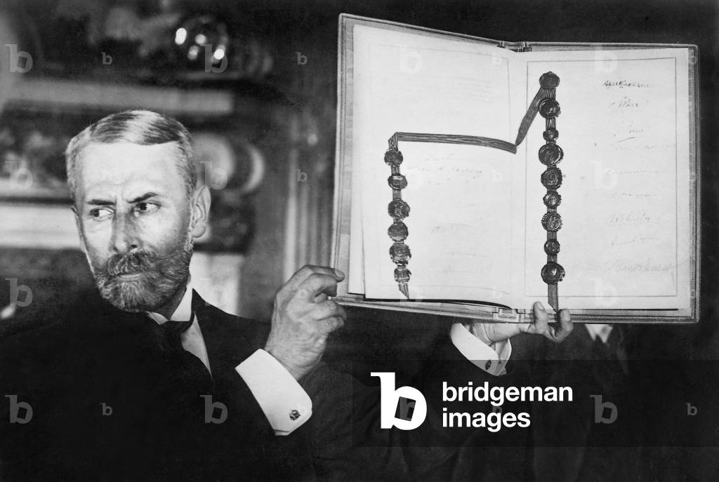 Kellogg-Briand Pact, 1928 (b/w photo)